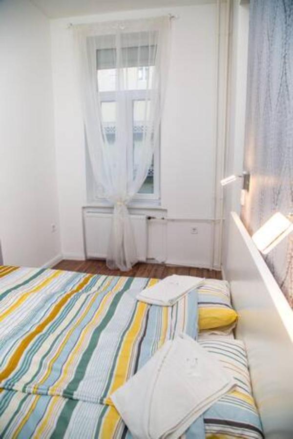 Hi-Bp Design Home Apartments In The Heart Of Budapest Exteriör bild